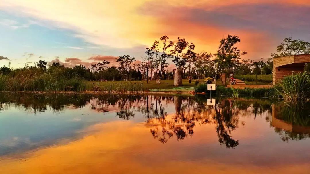 騎行去環滇池，仿佛就是一次修行， 環湖一圈昆明， 湖光山色、古鎮、濕地， 各色美景盡收眼里， 這樣不乏情調又有挑戰的體驗， 建議你一定要嘗試一次！