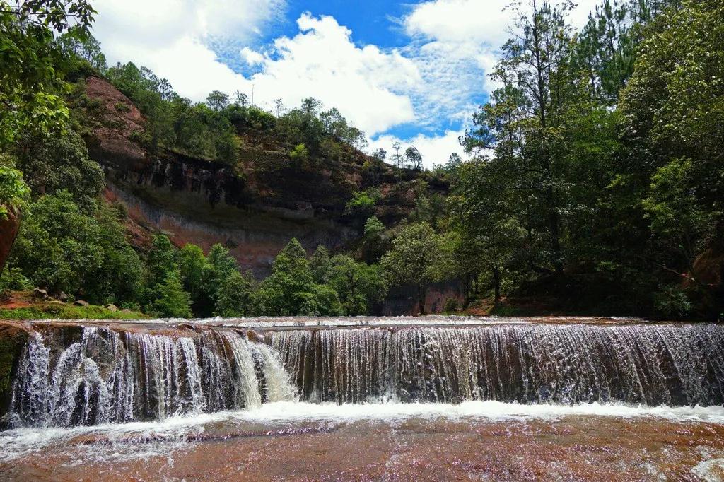 昆明楚雄企業(yè)徒步團建露營之旅