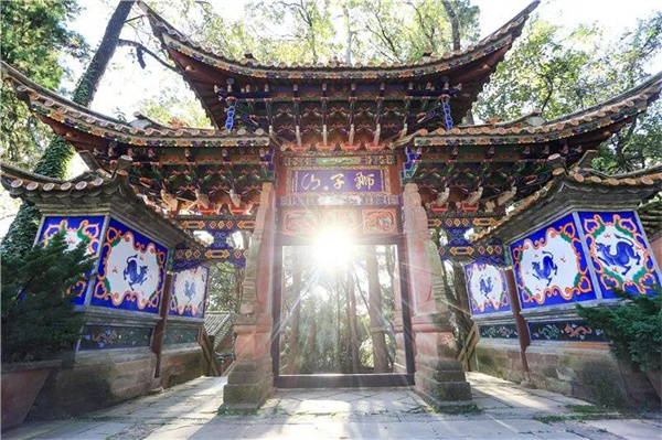 登臨武定獅子山，邂逅高原名山的云海和紅日！