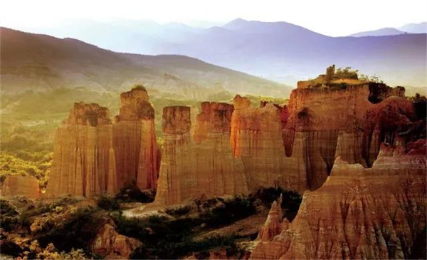 飽覽神奇土林風光，組團游玩更優惠！